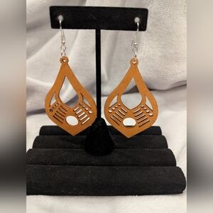 ❄️❄️ 5/$20❄️❄️ Wood Teardrop Pierced Earrings